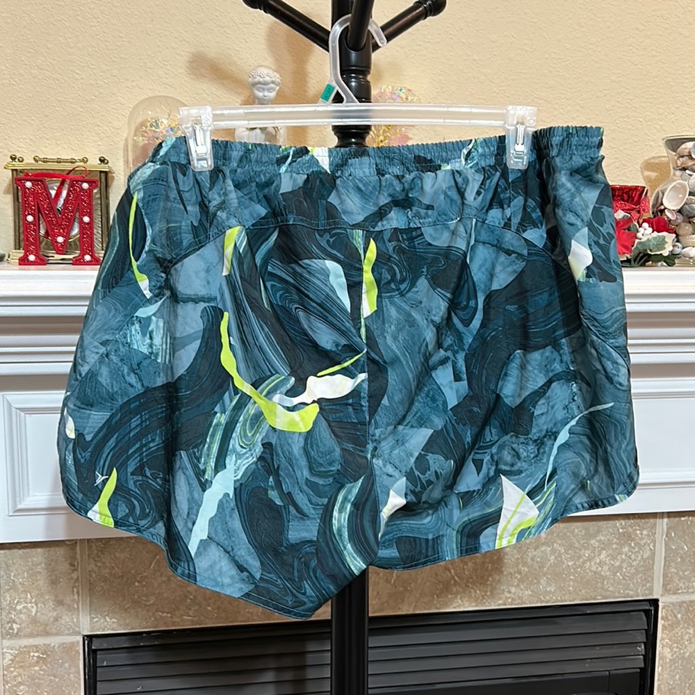 🎉HP🎊Old Navy Athletic Shorts - Picture 2 of 3